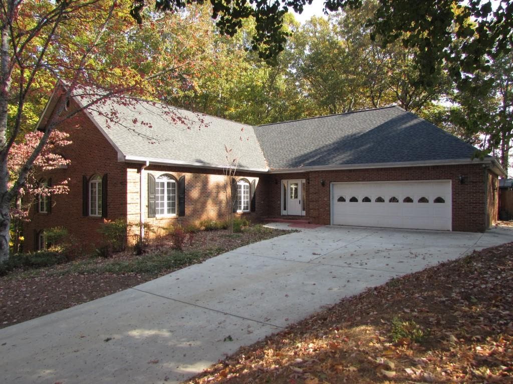 6 bedroom, 5,884 sq ft single family residence sold at 4570 Deep Creek Drive, Sugar Hill, GA 30518