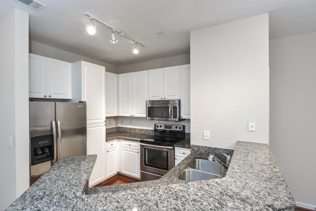 1 bedroom, 648 sq ft condominium sold at 10 Perimeter Summit Boulevard 4126, Brookhaven, GA 30319