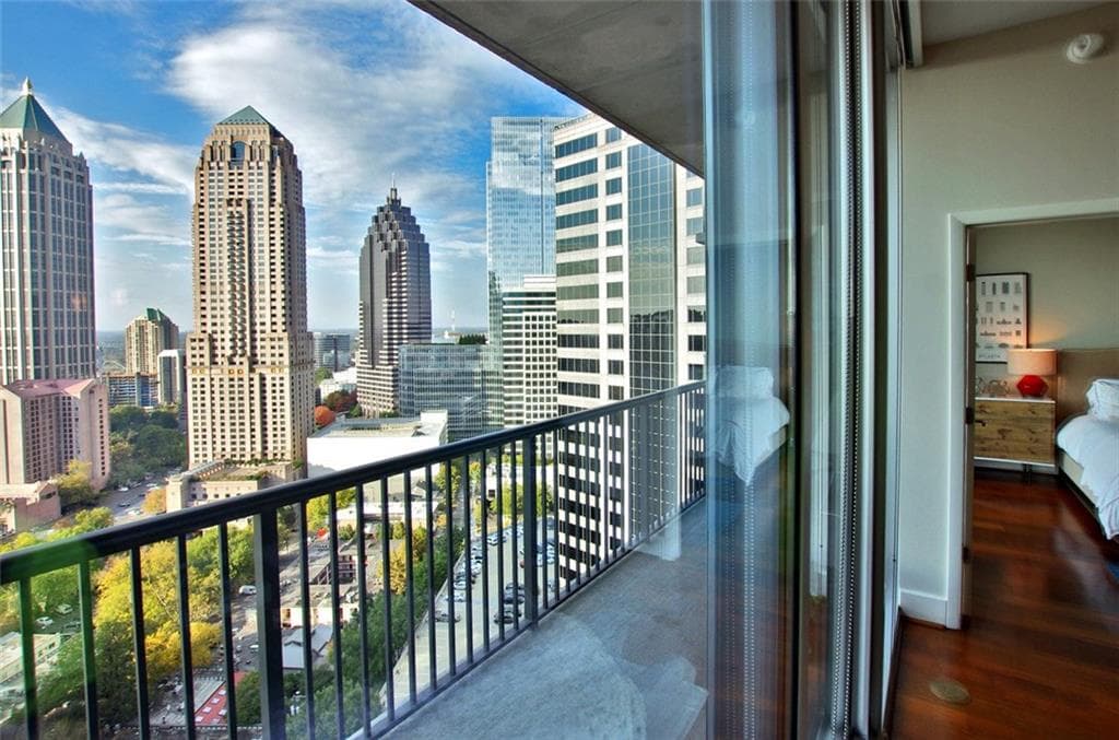 2 bedroom, 1,271 sq ft condominium sold at 1080 Peachtree Street 2215, Atlanta, GA 30309