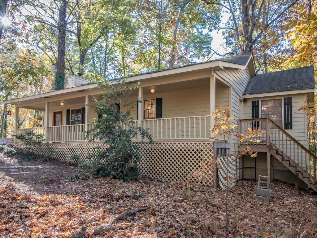 159 W Lake Drive, Roswell, GA 30075 — most recent listing photo