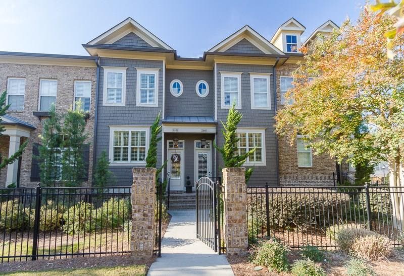 3 bedroom, 1,810 sq ft townhouse sold at 2442 Gatebury Circle, Chamblee, GA 30341