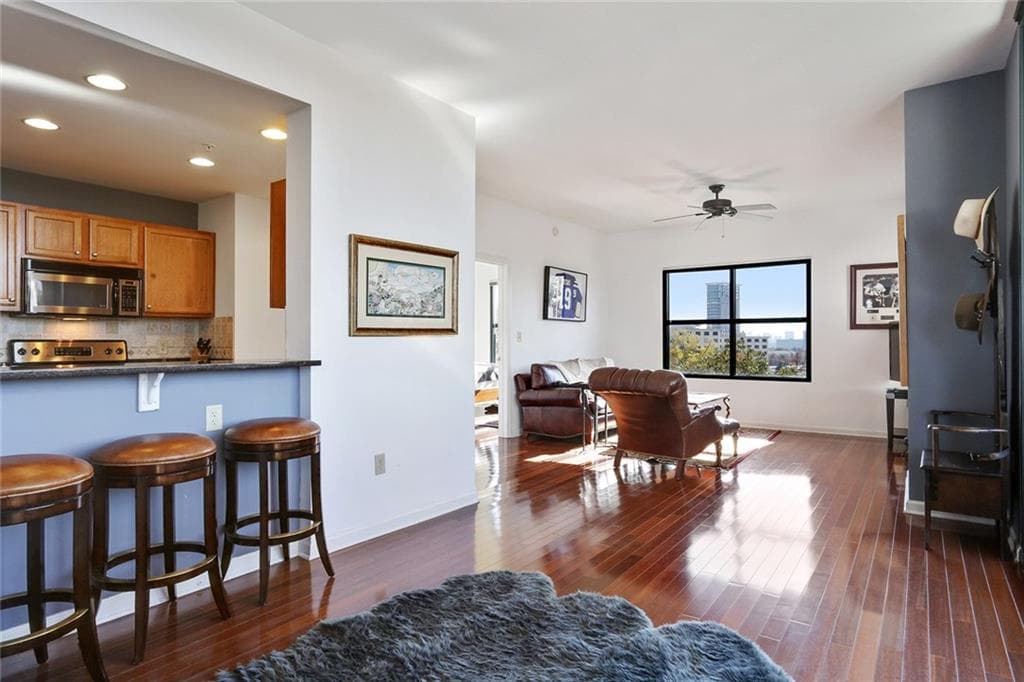 2 bedroom, 1,233 sq ft condominium sold at 3040 Peachtree Road 511, Atlanta, GA 30305