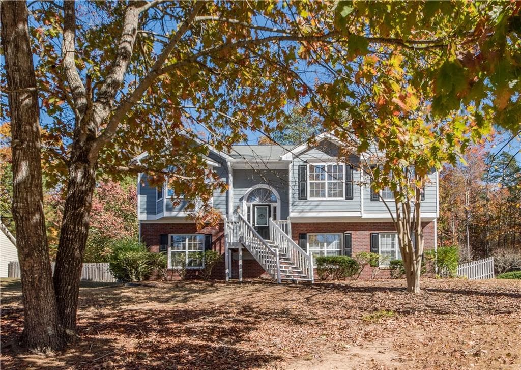 4 bedroom, 2,000 sq ft single family residence sold at 1915 Huntington Hill Trace, Buford, GA 30519