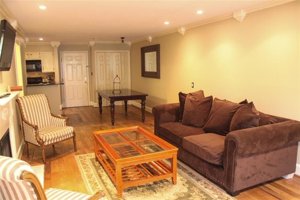 1 bedroom, 816 sq ft condominium sold at 24111 Plantation Drive, Atlanta, GA 30324