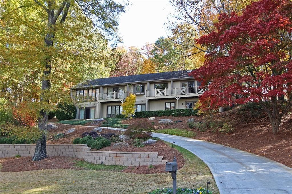 9520 Huntcliff Trace, Sandy Springs, GA 30350 — most recent listing photo