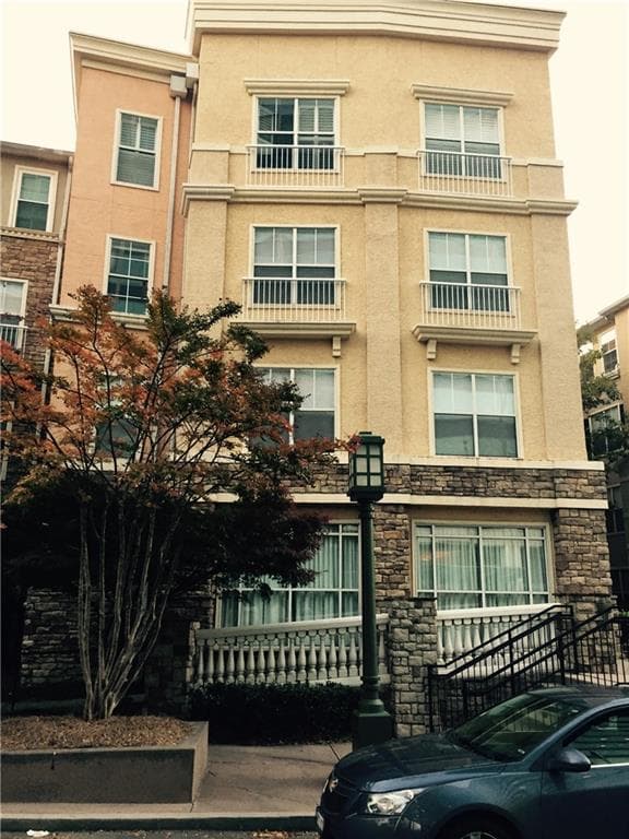 2 bedroom, 1,117 sq ft condominium sold at 10 Perimeter Summit Boulevard 1301, Brookhaven, GA 30319