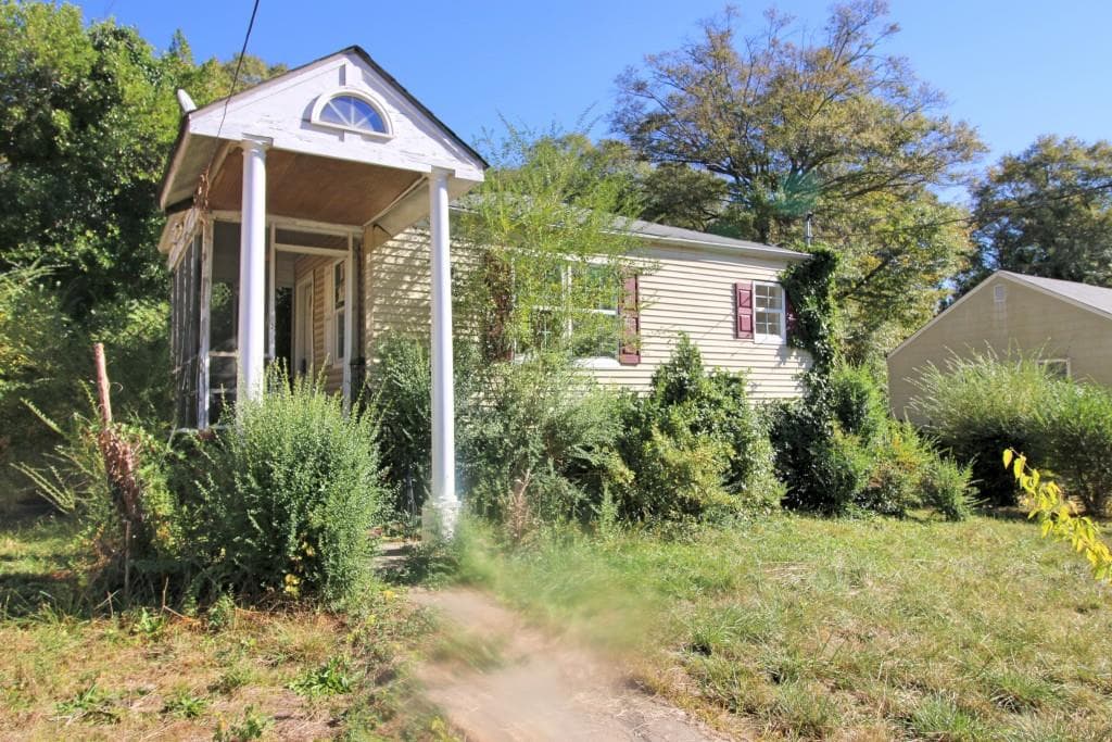 3 bedroom, 1,144 sq ft single family residence sold at 1124 Graymont Drive, Atlanta, GA 30310