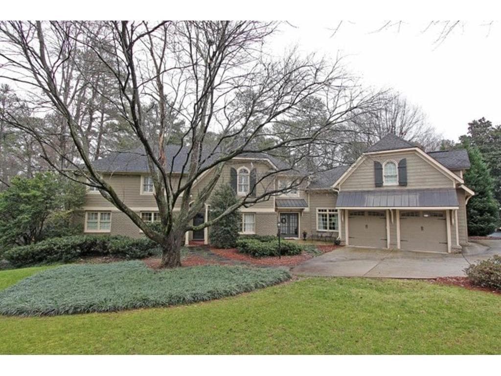 5 bedroom, 4,472 sq ft single family residence sold at 4811 Dudley Lane, Atlanta, GA 30327