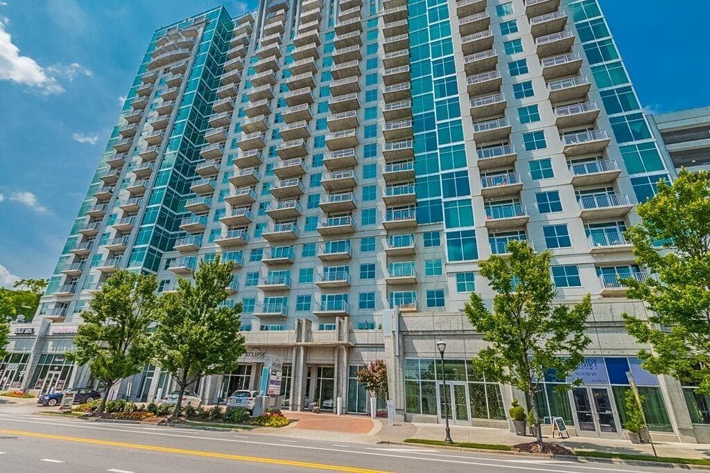 1 bedroom, 867 sq ft condominium sold at 250 Pharr Road 1004, Atlanta, GA 30305