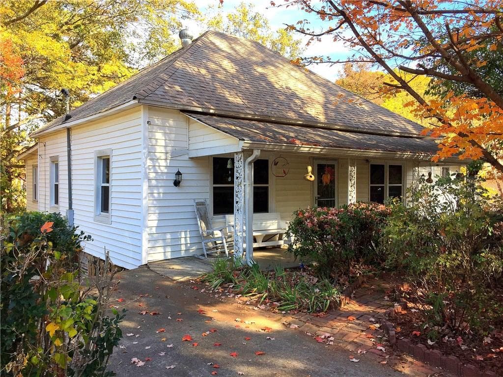 2 bedroom, 1,404 sq ft single family residence sold at 3052 Wells Street, Avondale Estates, GA 30002
