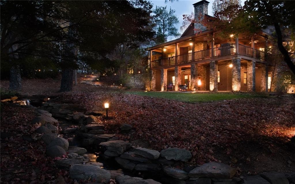 4 bedroom, 3,924 sq ft single family residence sold at 11895 Fox Road, Alpharetta, GA 30005
