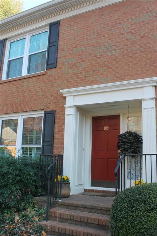 2 bedroom, 1,480 sq ft condominium sold at 109 Mount Vernon Circle, Sandy Springs, GA 30338