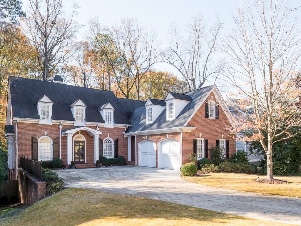 5 bedroom, 4,470 sq ft single family residence sold at 916 Northcliffe Drive, Atlanta, GA 30318