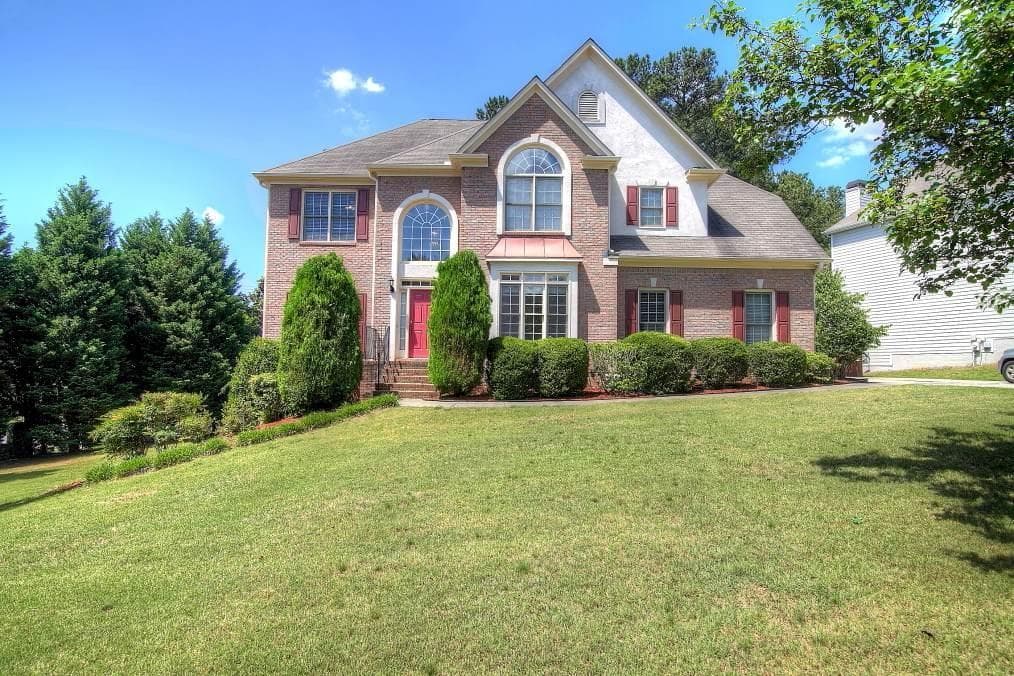 4 bedroom, 3,895 sq ft single family residence sold at 5402 Laurel Ridge Drive, Alpharetta, GA 30005