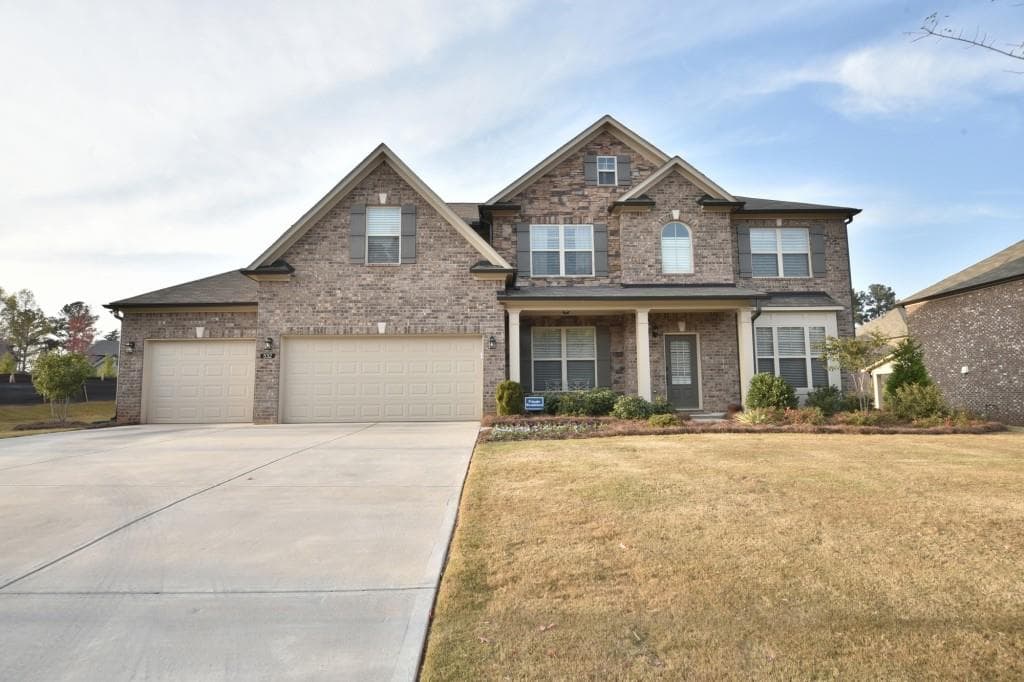 5 bedroom, 3,450 sq ft single family residence sold at 532 Warrenton Run Drive, Sugar Hill, GA 30518