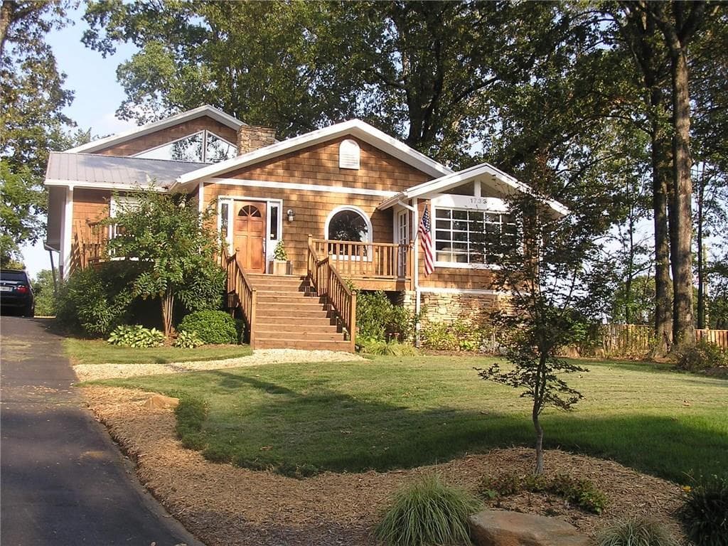3 bedroom, 2,093 sq ft single family residence sold at 1733 Ellen Street, Atlanta, GA 30318