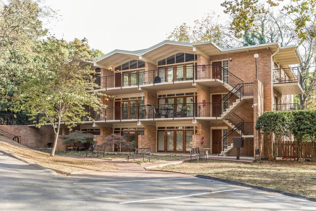 1 bedroom, 650 sq ft condominium sold at 100 Alden Avenue A4, Atlanta, GA 30309
