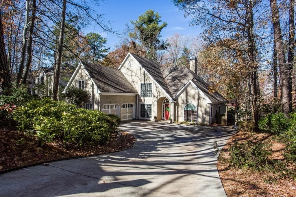 5 bedroom, 3,782 sq ft single family residence sold at 3701 Mabry Road, Roswell, GA 30075
