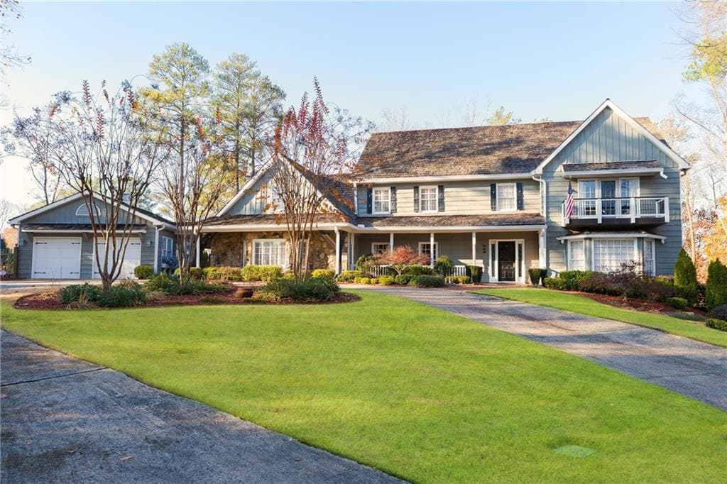 5 bedroom, 4,816 sq ft single family residence sold at 4855 Tanglewood Court, Atlanta, GA 30327