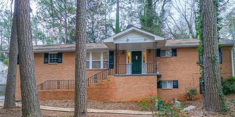 5 bedroom, 1,316 sq ft single family residence sold at 2126 Beecher Circle, Atlanta, GA 30311