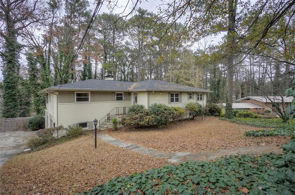 5 bedroom, 2,148 sq ft single family residence sold at 2919 Larchmont Court, Atlanta, GA 30318