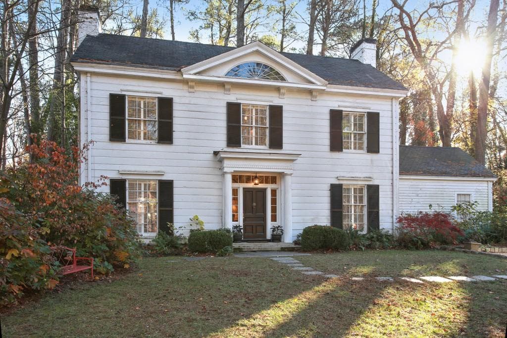 4 bedroom, 2,675 sq ft single family residence sold at 504 W Wesley Road, Atlanta, GA 30305