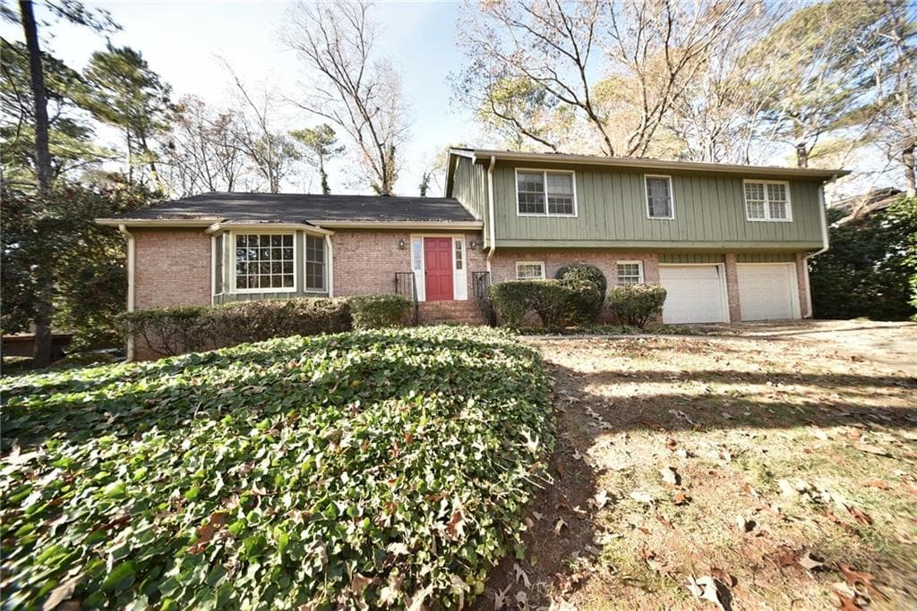 135 Ridge Point Close, Roswell, GA 30076 — most recent listing photo