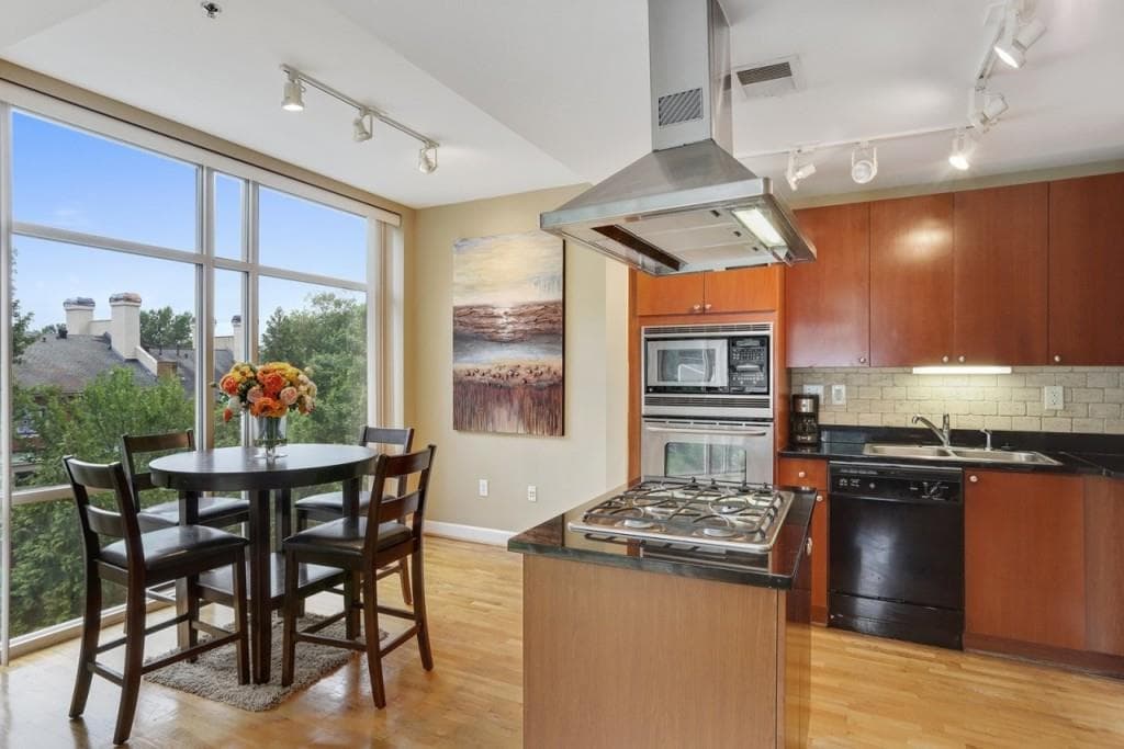 1 bedroom, 1,231 sq ft condominium sold at 2626 Peachtree Road 411, Atlanta, GA 30305