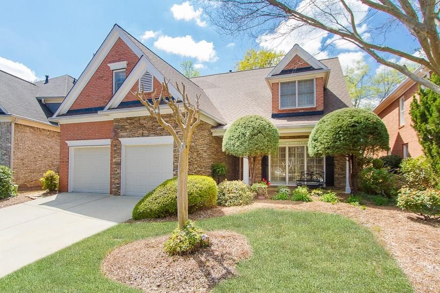 3 bedroom, 2,934 sq ft single family residence sold at 6495 Glen Oaks Lane, Atlanta, GA 30328