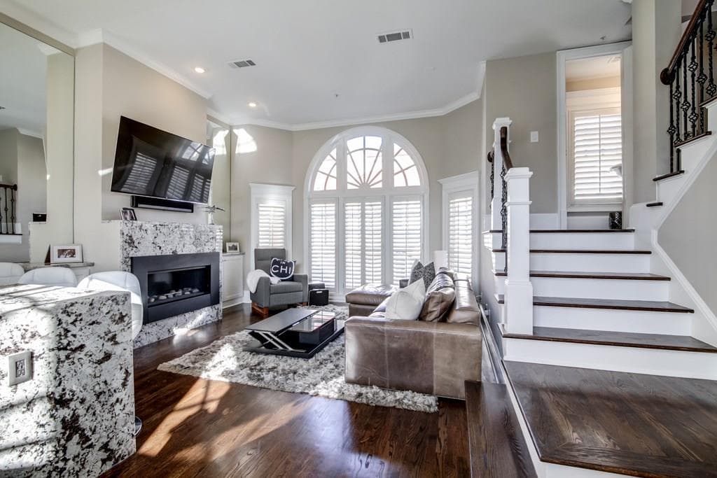 2 bedroom, 1,910 sq ft condominium sold at 3541 Roswell Road 7, Atlanta, GA 30305