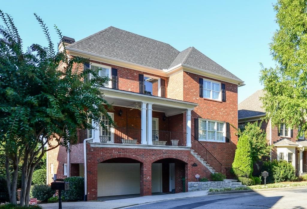 3 bedroom, 2,690 sq ft single family residence sold at 1060 Fairway Estates, Brookhaven, GA 30319