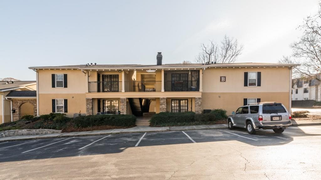2 bedroom, 1,073 sq ft condominium sold at 1150 Collier Road B12, Atlanta, GA 30318