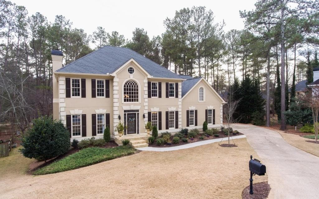4 bedroom, 3,358 sq ft single family residence sold at 3550 Lakewind Way, Alpharetta, GA 30005