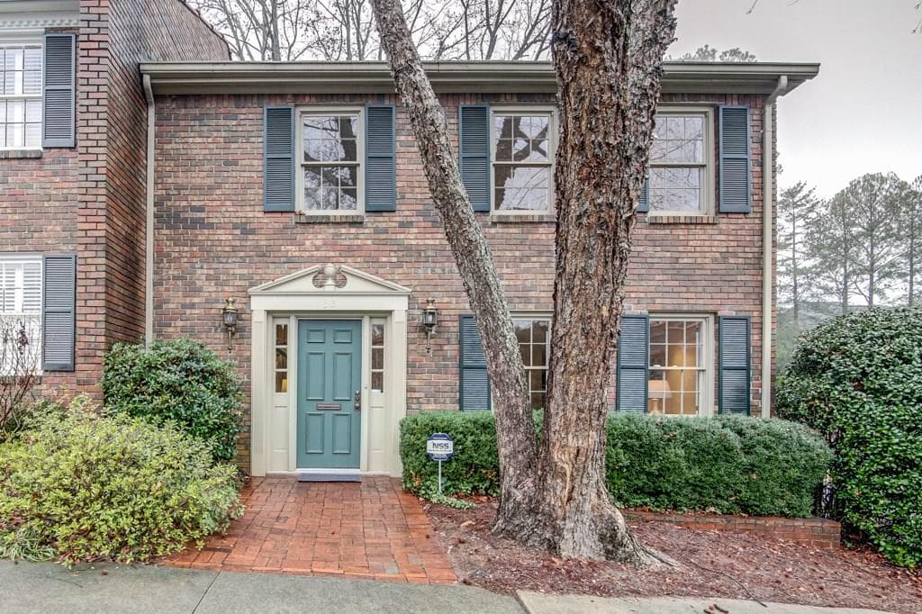 3 bedroom, 1,612 sq ft townhouse sold at 70 Old Ivy Road 32, Atlanta, GA 30342
