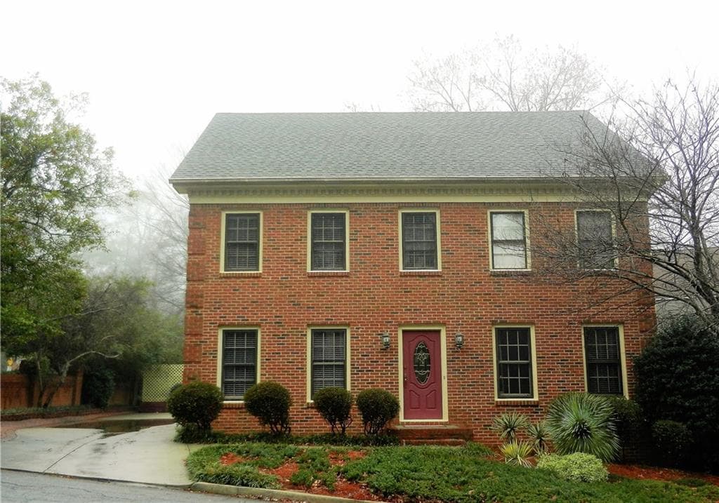5 bedroom, 2,642 sq ft single family residence sold at 3145 Queens Walk, Atlanta, GA 30345