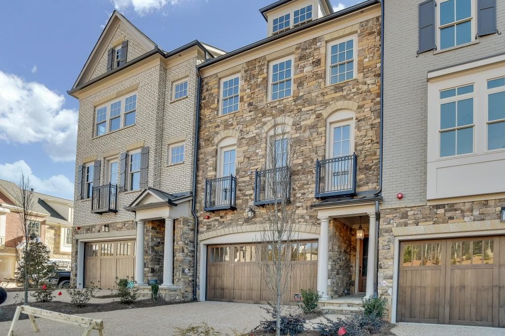 4 bedroom, 4,490 sq ft townhouse sold at 514 Abbington River Lane 514, Atlanta, GA 30339