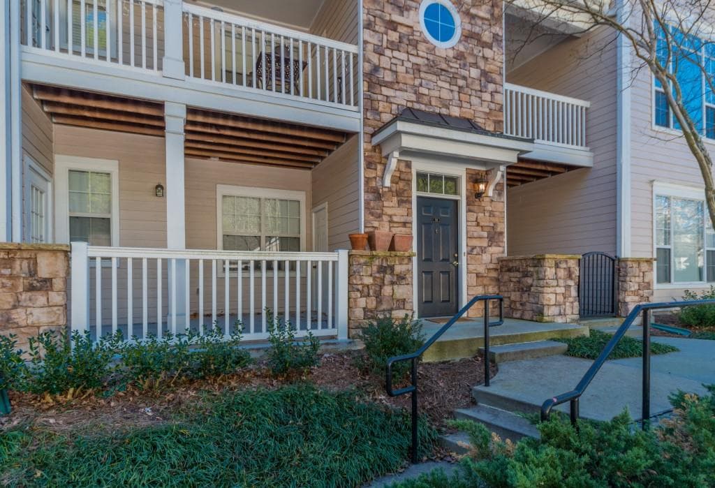 2 bedroom, 1,274 sq ft condominium sold at 2400 Cumberland Parkway 321, Atlanta, GA 30339