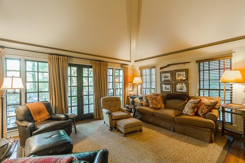 5 bedroom, 2,970 sq ft single family residence sold at 711 Longwood Drive, Atlanta, GA 30305