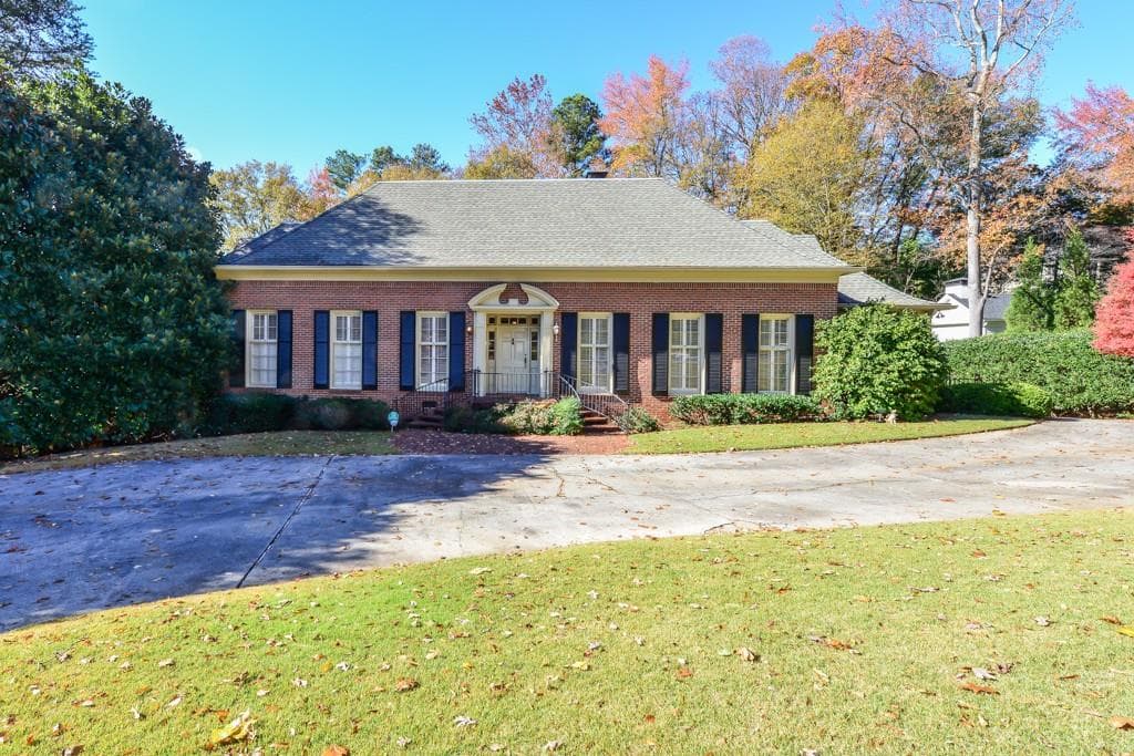 5 bedroom, 6,068 sq ft single family residence sold at 3264 Glen Arden Drive, Atlanta, GA 30305