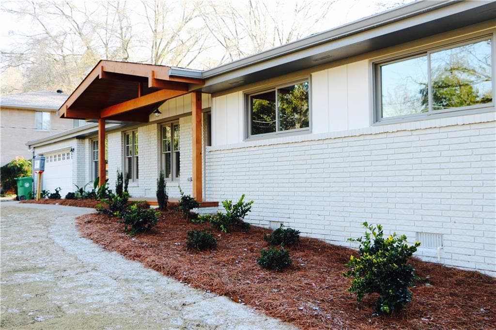 4 bedroom, 2,700 sq ft single family residence sold at 2598 Whiteleigh Drive, Atlanta, GA 30345