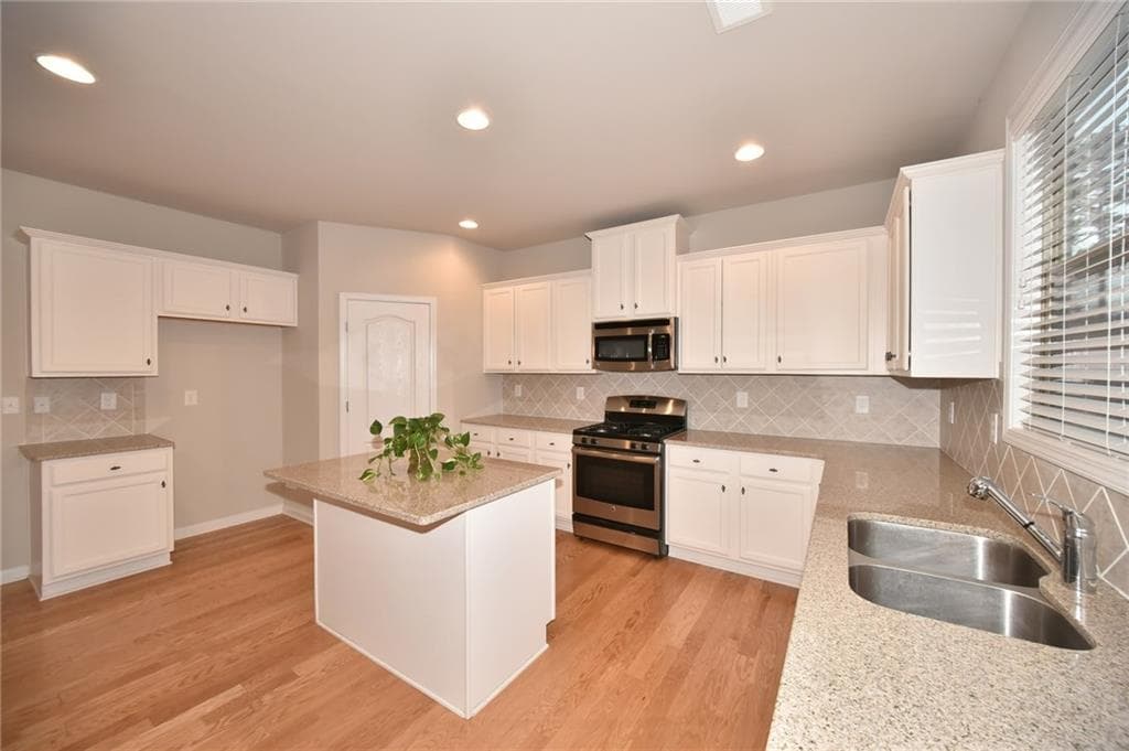 5 bedroom single family residence sold at 578 Cape Ivey Drive, Dacula, GA 30019