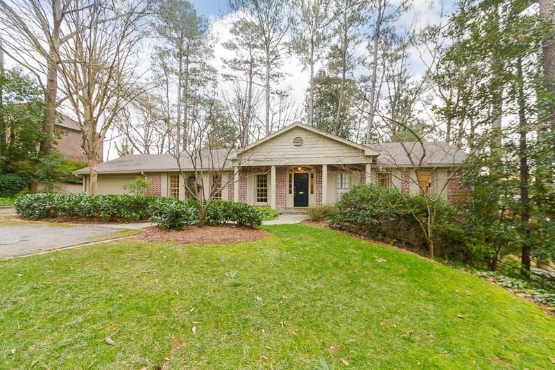 5 bedroom, 2,546 sq ft single family residence sold at 1150 Peachtree Battle Avenue, Atlanta, GA 30327