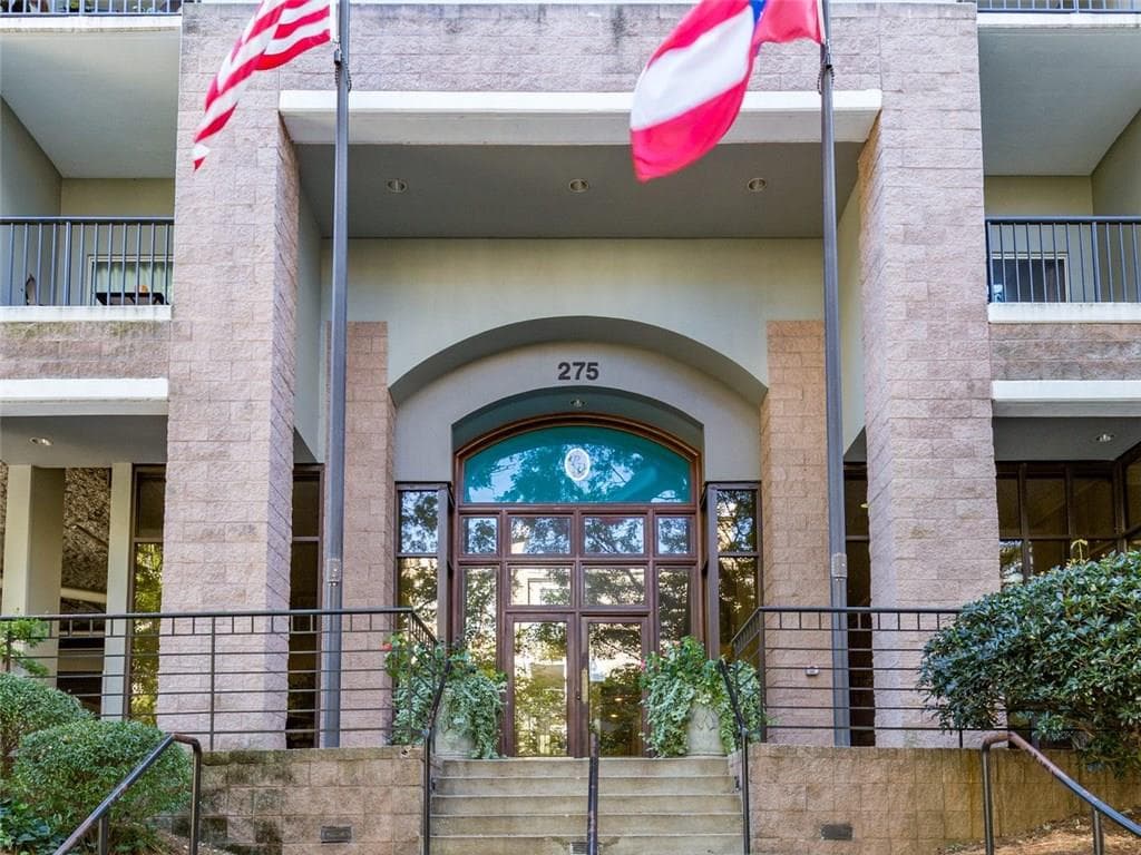 2 bedroom, 1,100 sq ft condominium sold at 275 13th Street 708, Atlanta, GA 30309
