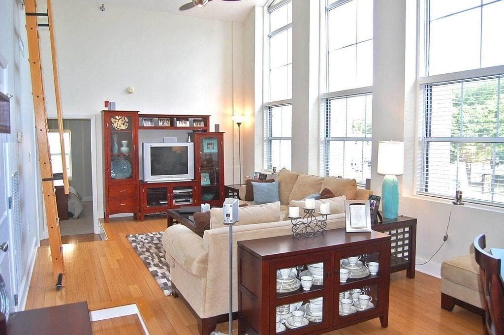 1 bedroom, 897 sq ft condominium sold at 985 Ponce De Leon Avenue 401, Atlanta, GA 30306