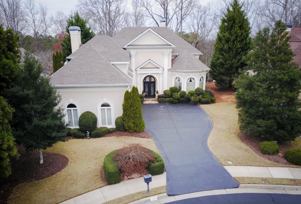 3 bedroom, 3,790 sq ft single family residence sold at 1230 Greatwood Manor, Alpharetta, GA 30005