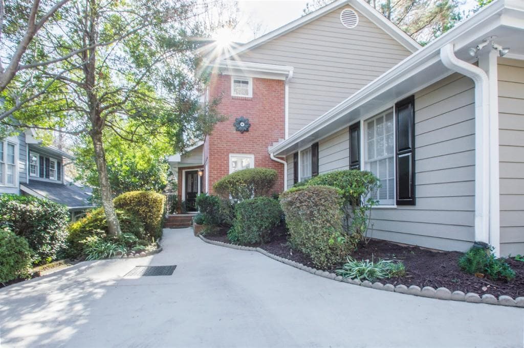 3 bedroom, 2,466 sq ft single family residence sold at 1024 Shady Valley Place, Atlanta, GA 30324