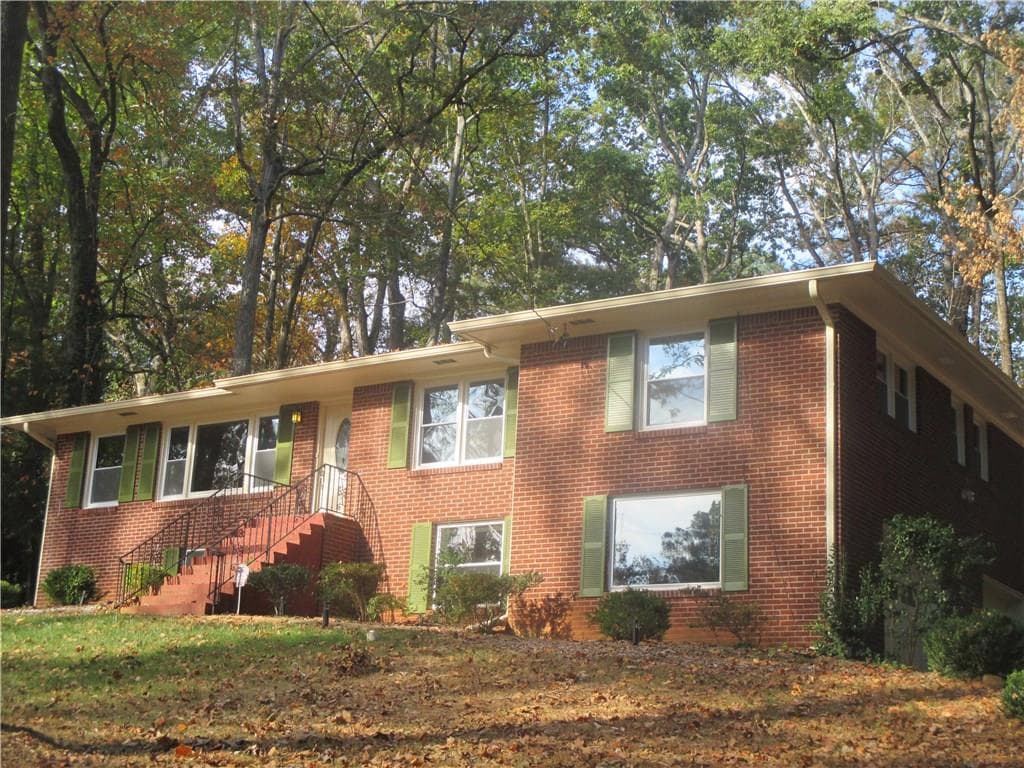 4 bedroom, 1,910 sq ft single family residence sold at 1525 Mill Acres Drive, Atlanta, GA 30311