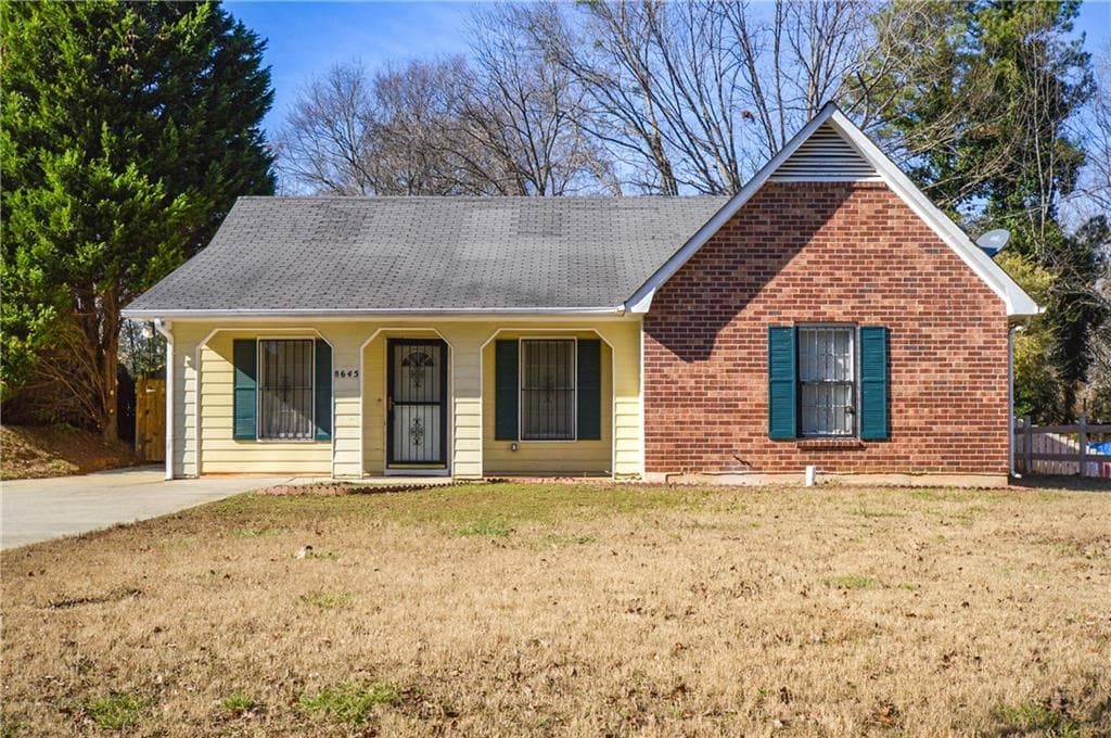 3 bedroom, 1,142 sq ft single family residence sold at 8645 Garvey Drive, Fairburn, GA 30213