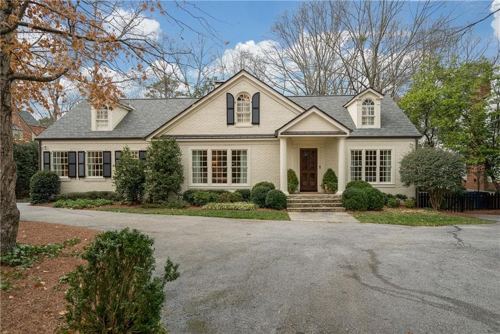 5 bedroom, 4,559 sq ft single family residence sold at 2864 Arden Road, Atlanta, GA 30327