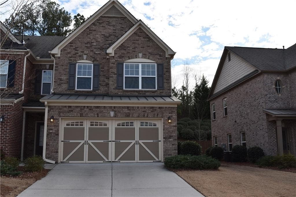 3 bedroom, 1,976 sq ft townhouse sold at 5395 Donehoo Court, Alpharetta, GA 30005